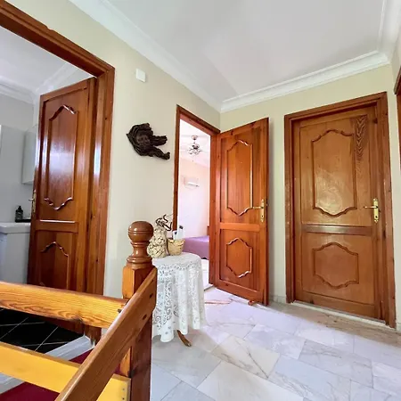 Beachside Garden With Spacious Private Garden In Çeşme