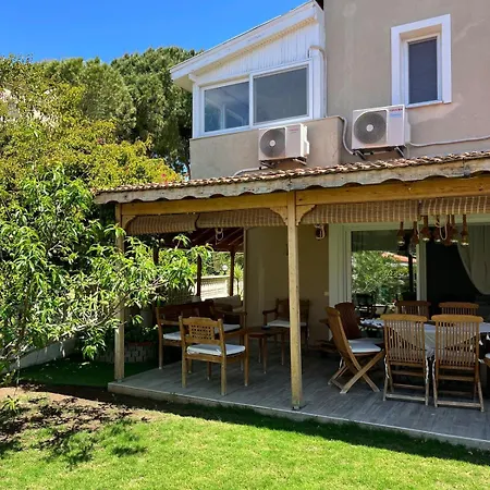 Beachside Garden With Spacious Private Garden In Βίλα