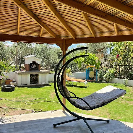 Βίλα Beachside Garden With Spacious Private Garden In