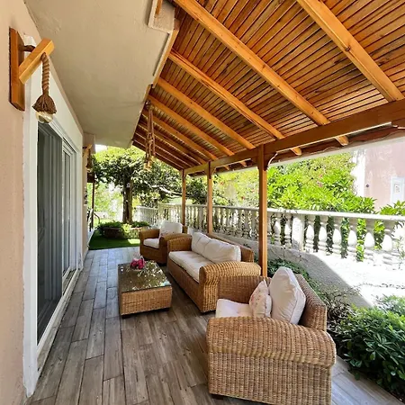 Beachside Garden With Spacious Private Garden In * Çeşme