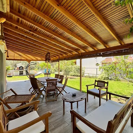Beachside Garden With Spacious Private Garden In * Çeşme