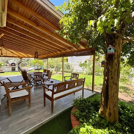 Βίλα Beachside Garden With Spacious Private Garden In *