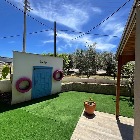 Beachside Garden With Spacious Private Garden In Βίλα Çeşme