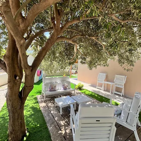 Beachside Garden With Spacious Private Garden In