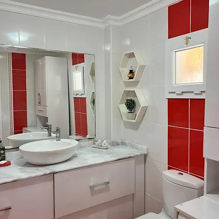 Βίλα Beachside Garden With Spacious Private Garden In *