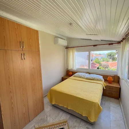 Beachside Garden With Spacious Private Garden In Βίλα