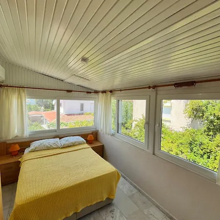 Beachside Garden With Spacious Private Garden In *