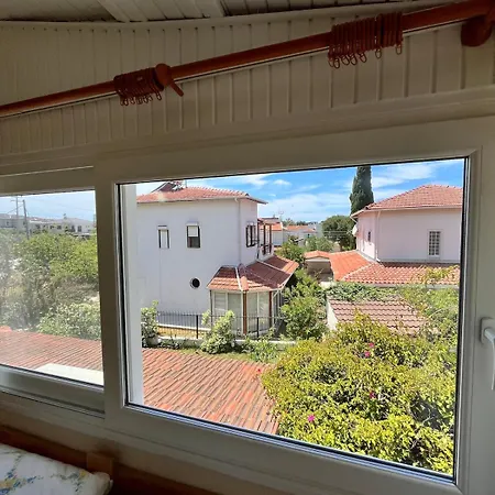 Beachside Garden With Spacious Private Garden In Çeşme