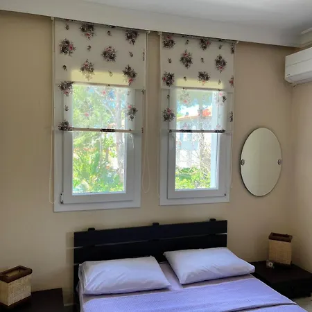 Beachside Garden With Spacious Private Garden In