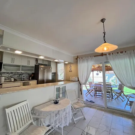 Beachside Garden With Spacious Private Garden In *