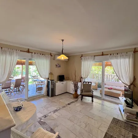 Beachside Garden With Spacious Private Garden In Βίλα *