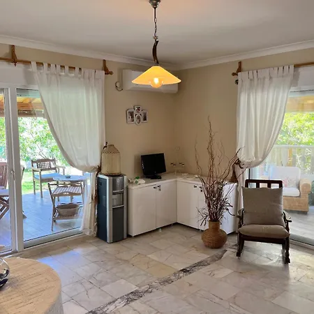 Beachside Garden With Spacious Private Garden In Βίλα