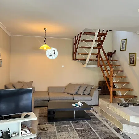 Βίλα Beachside Garden With Spacious Private Garden In Çeşme